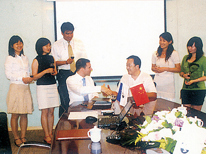 五指集團與德國曼內(nèi)斯曼簽約